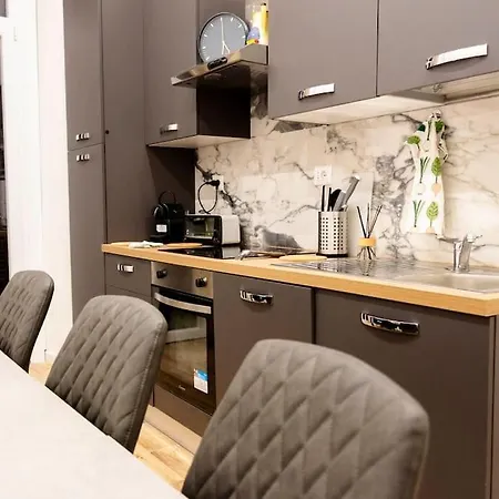 아파트 Heaven Luxury - 4 Bedroom 3 Bth, 13 Pr, Dowtown *